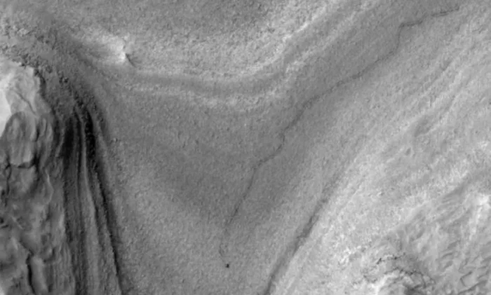 С орбиты Марса впервые засняли следы марсохода Curiosity