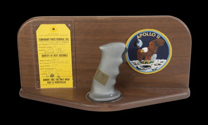 Джойстики с Apollo 11 уйдут с молотка