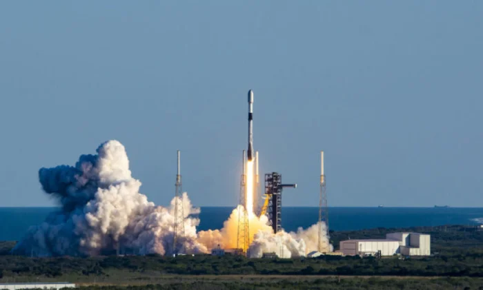 SpaceX расширяет сеть Starlink и обновляет ракету Falcon 9
