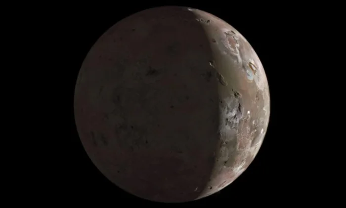 Juno заснял рекордное извержение вулкана на спутнике Юпитера