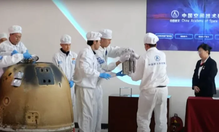 Китай вскрыл капсулу с грунтом с обратной стороны Луны