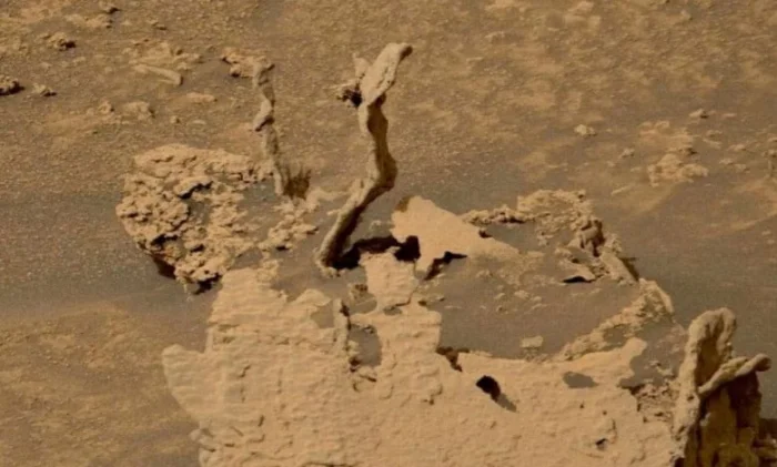 Марсоход Curiosity обнаружил на Марсе удивительные каменные башни